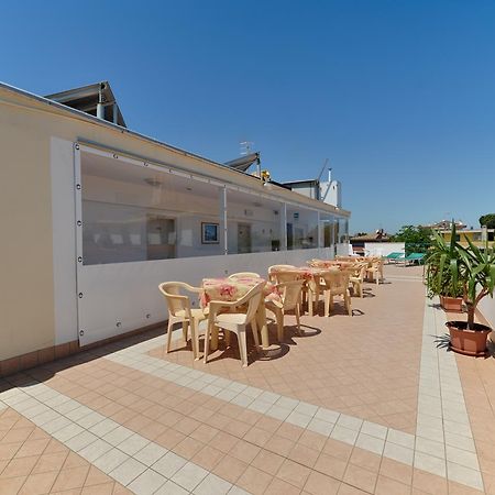 Hotel Taormina Риччоне Екстер'єр фото