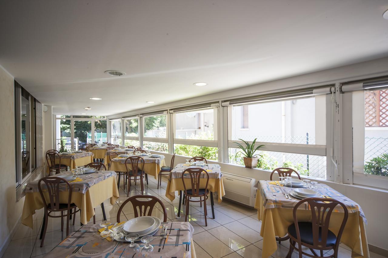 Hotel Taormina Риччоне Екстер'єр фото