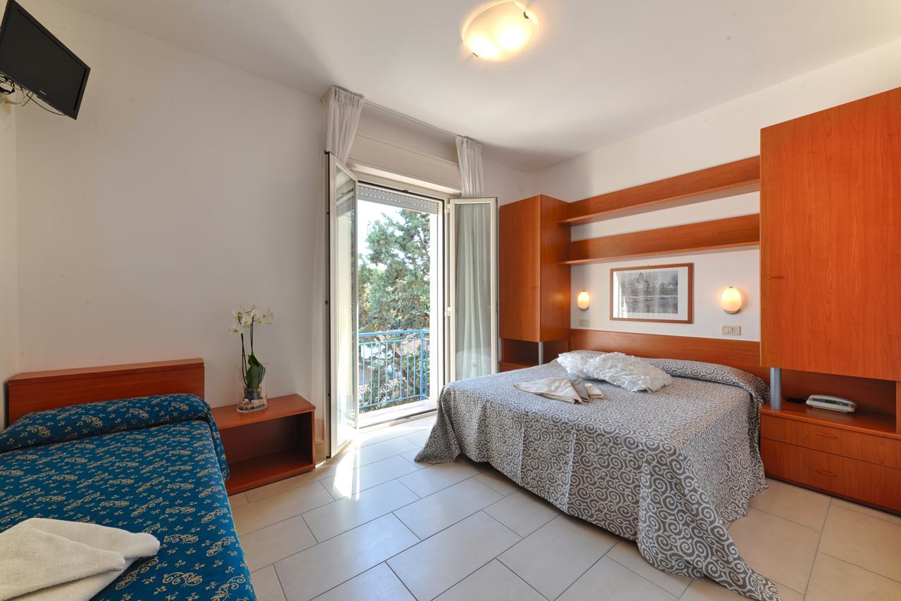 Hotel Taormina Риччоне Екстер'єр фото