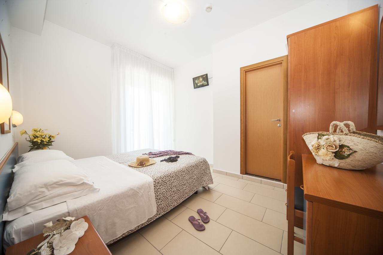 Hotel Taormina Риччоне Екстер'єр фото