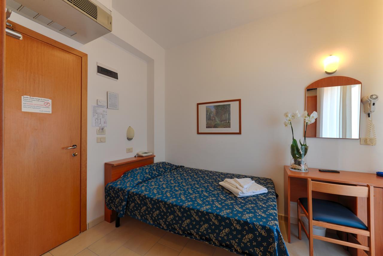 Hotel Taormina Риччоне Екстер'єр фото