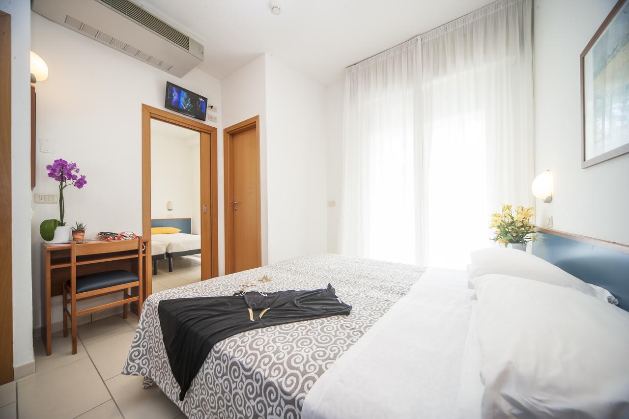 Hotel Taormina Риччоне Екстер'єр фото