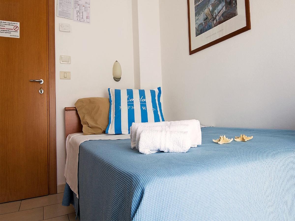 Hotel Taormina Риччоне Екстер'єр фото